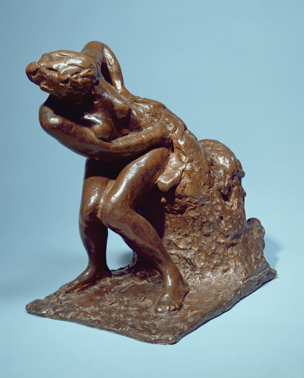Mulher sentada secando o lado esquerdo (bronze) (veja também 351902) de Edgar Degas