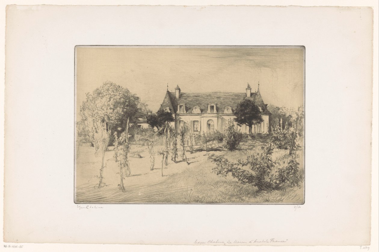 Vista de um jardim perto de uma casa La maison d