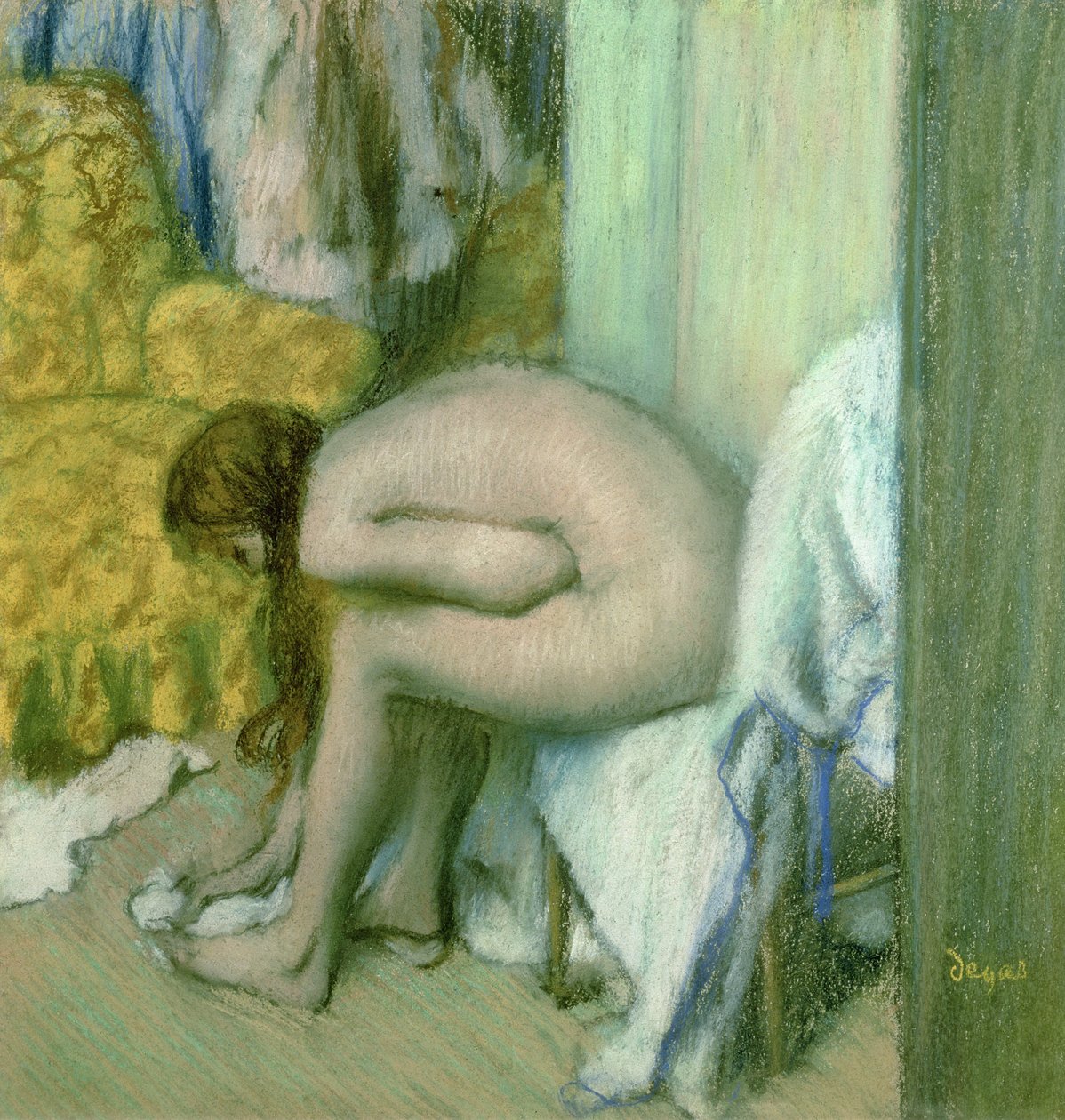 Após o banho, mulher secando o pé esquerdo de Edgar Degas