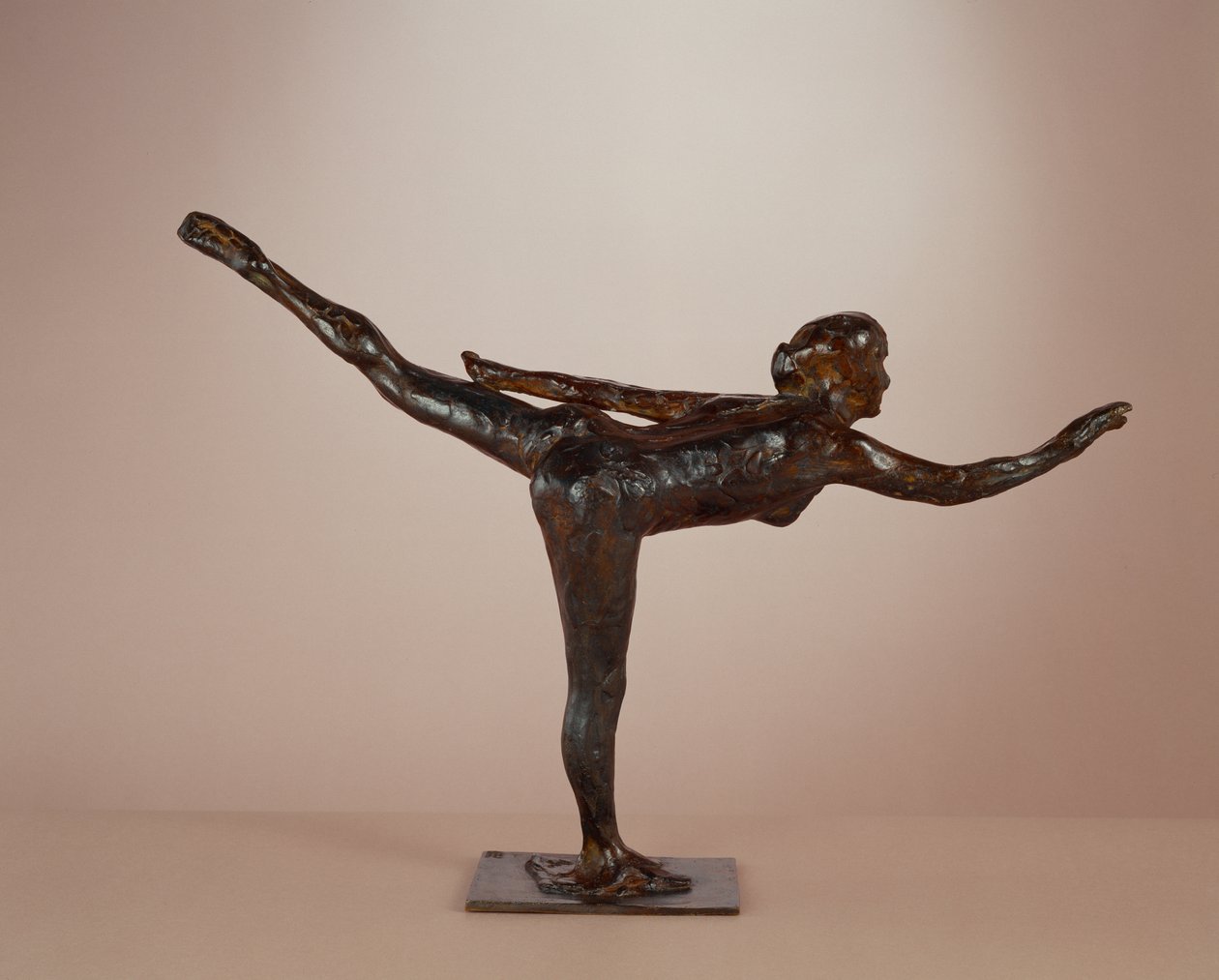 Bailarina: arabesco sobre a perna direita, braço esquerdo alinhado de Edgar Degas