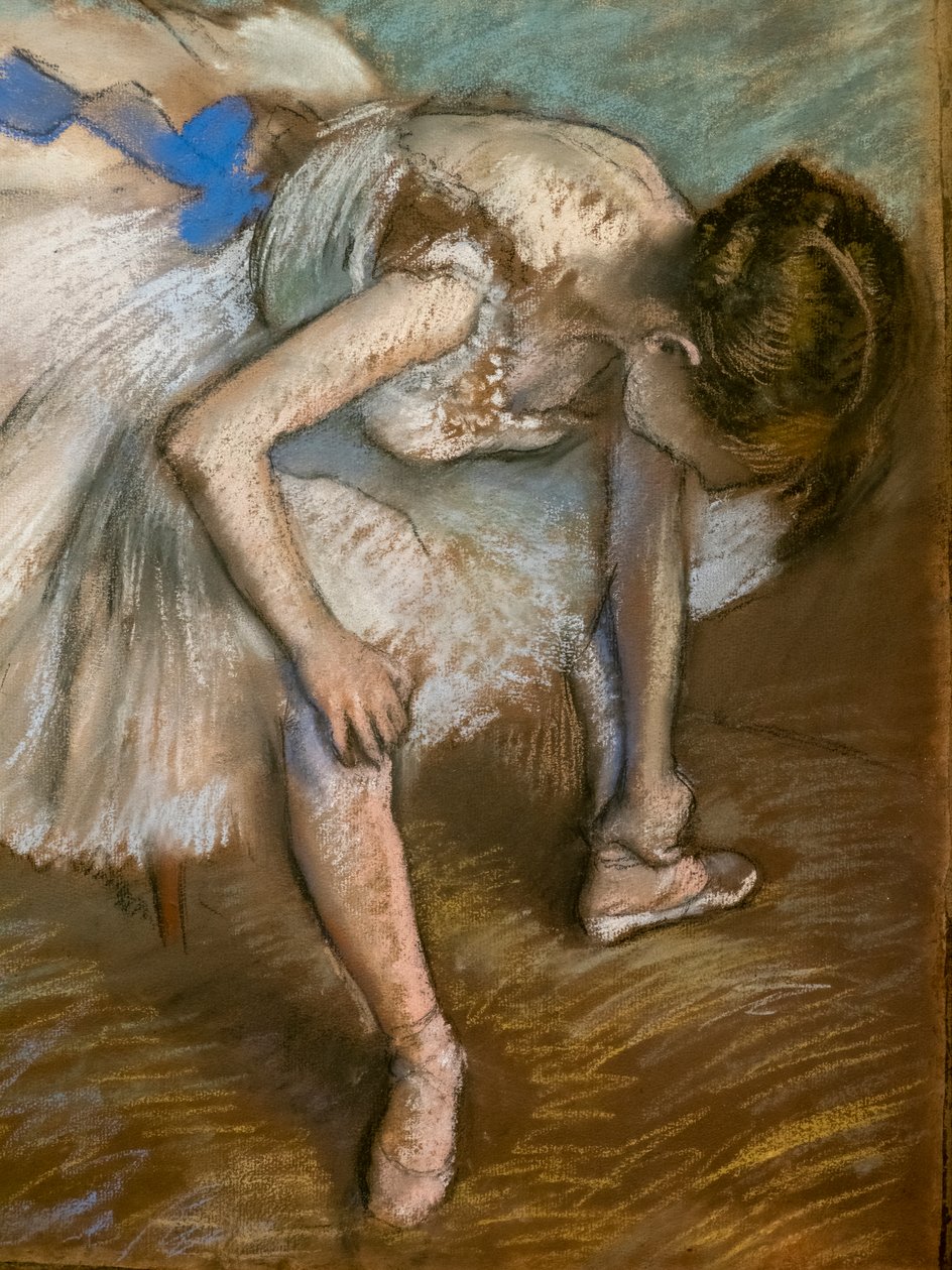 Dançarino sentado massageando o pé (detalhe). 1881-1883. Pastel sobre colas de papel pardo em papelão. de Edgar Degas