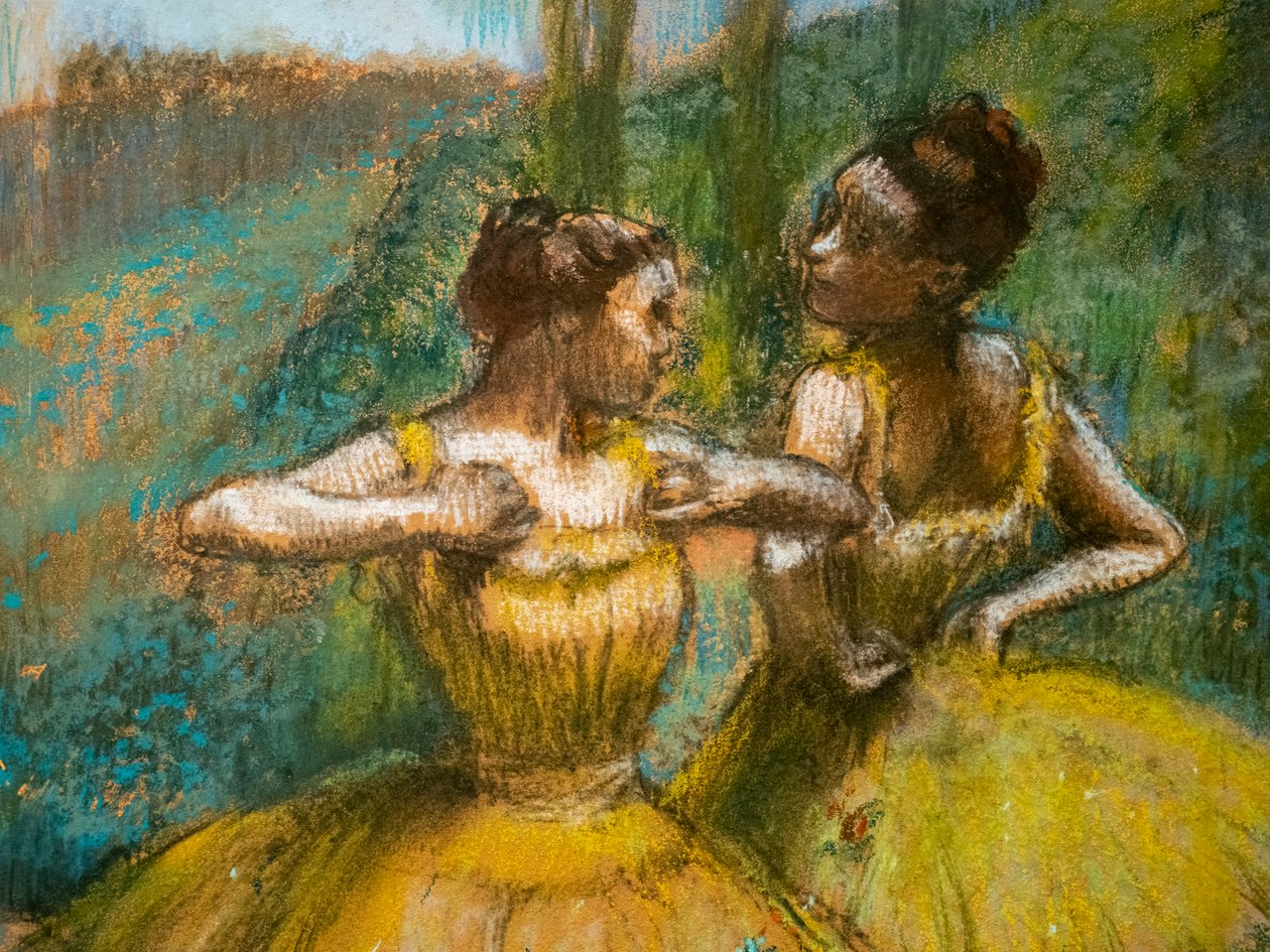 Duas dançarinas em amarelo (detalhe). Por volta de 1896. Pastel e carvão vegetal em duas tiras de papel. de Edgar Degas