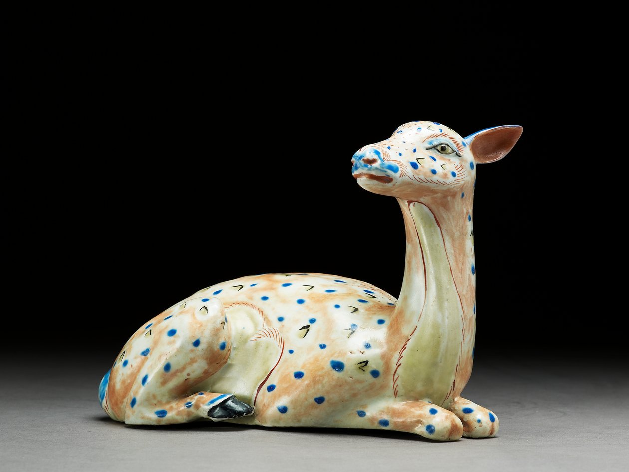 Figura de uma corça reclinada, Arita, c.1680 (porcelana) de Edo Culture