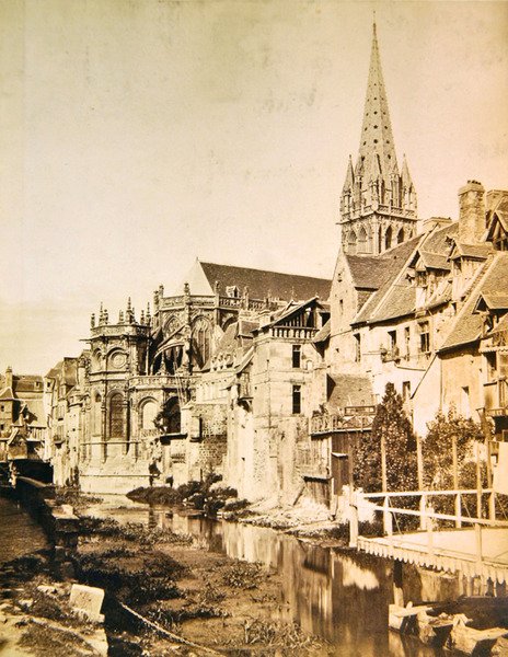 Rio Odon e a abside e torre da igreja de Saint-Pierre de Caen, c.1850-55 (foto) de Edouard Denis Baldus