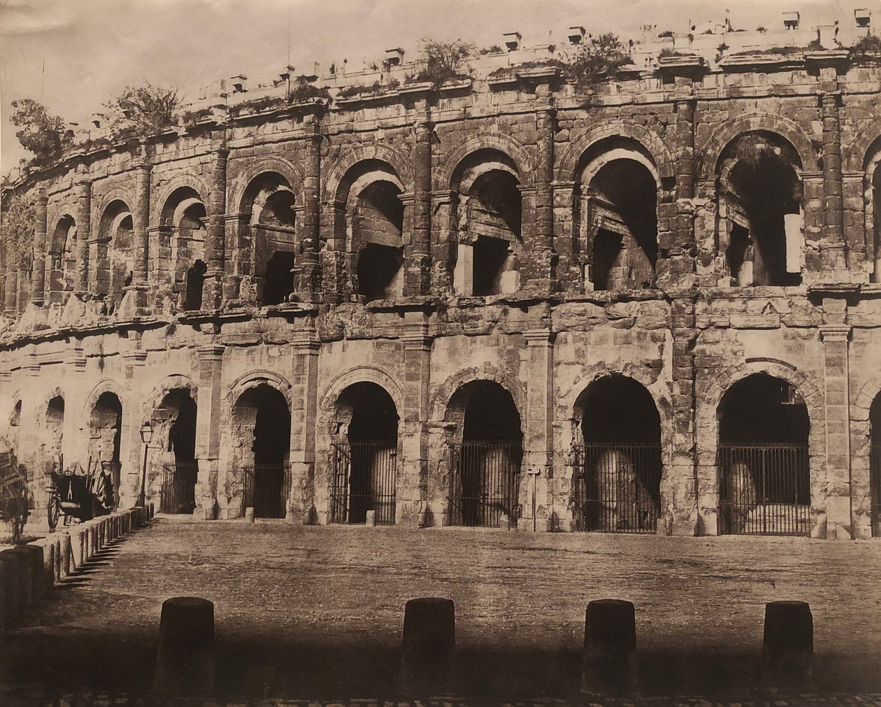 [Anfiteatro, Nîmes] de Édouard Baldus