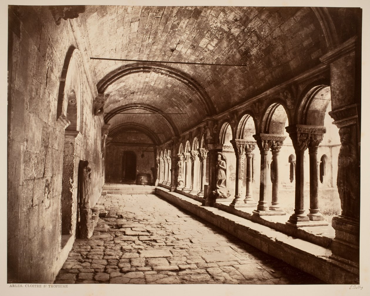 Arles. Cloitre St. Trophime (galeria norte) de Édouard Baldus