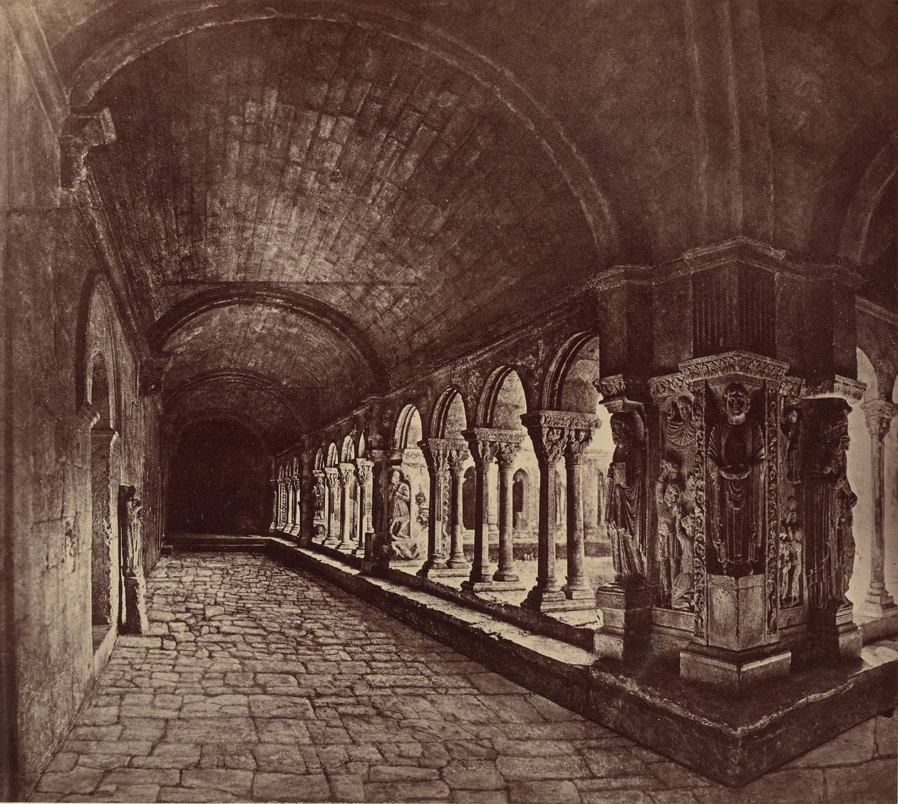 Arles. Claustro de São Trófimo. de Édouard Baldus