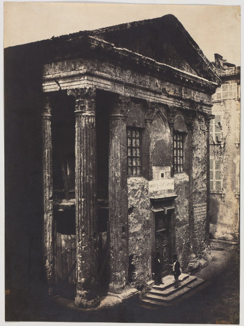 Fachada, Templo de Augusto e Lívia, Vienne, 1851. de Édouard Baldus