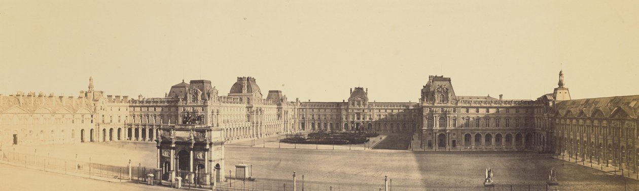 [Vista panorâmica do Louvre Nouveau, da Cour Napoléon e do Carrossel, tirada das Tuileries] de Édouard Baldus