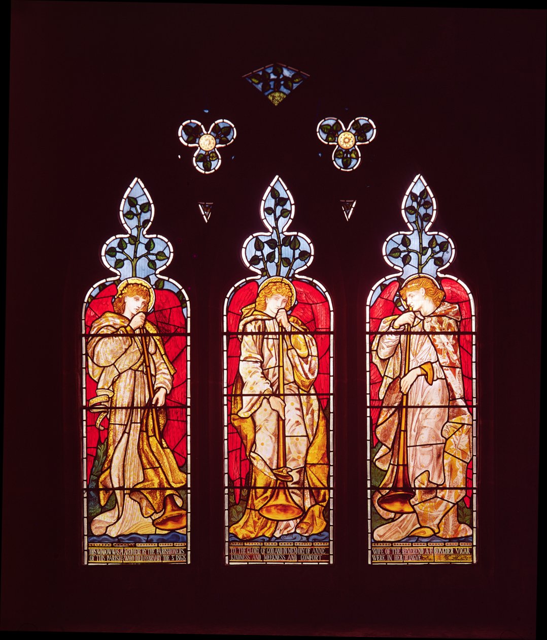 Três Trumpeting Angels, janela do corredor sul, feita por Morris, Marshall, Faulkner e Co. (vitral) de Edward Burne Jones