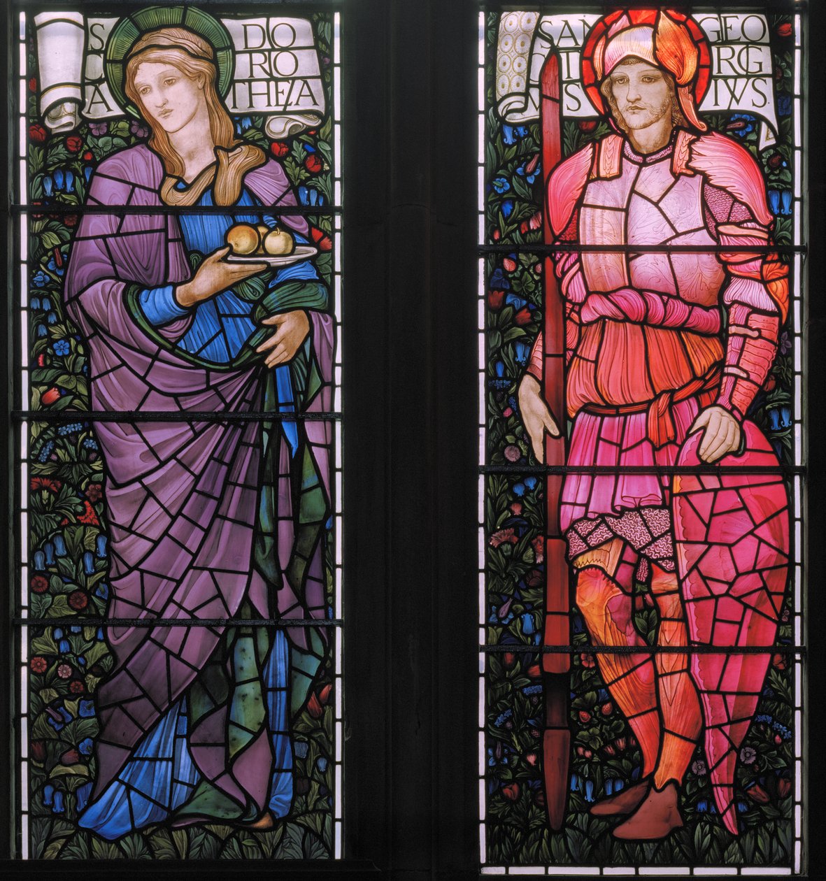 Dorothy & St George na armadura cor-de-rosa, janela do leste, 1880 (vitral) de Edward Burne Jones