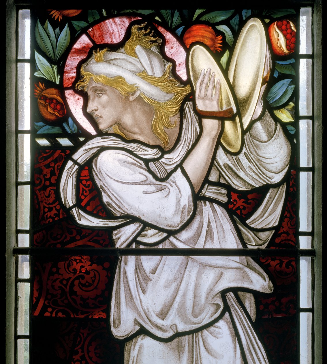 Waterford, St Michael e todos os anjos, Morris & Co., Edward Burne-Jones, detalhe de Miriam, 1872 de Edward Burne Jones