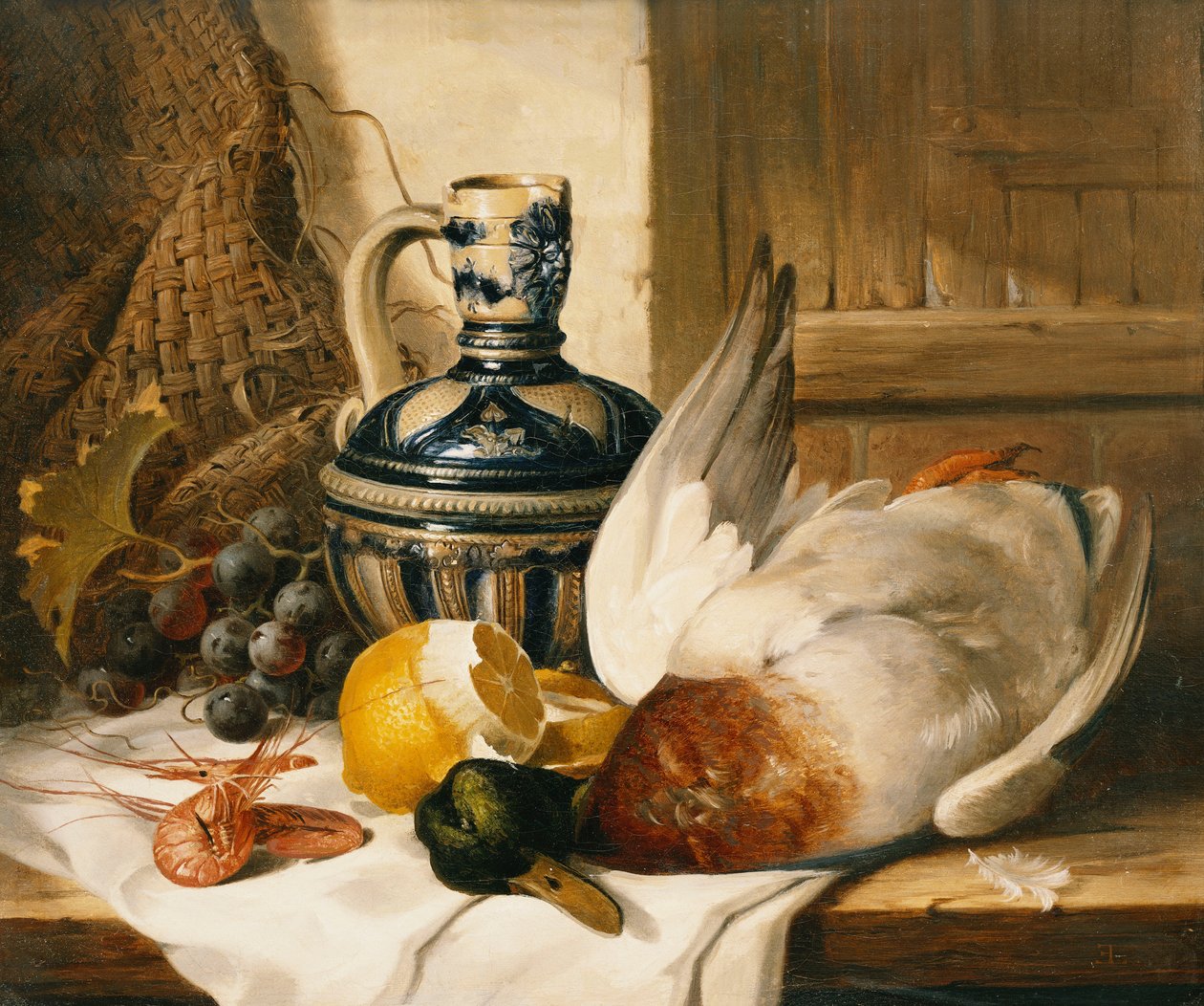 Um pato-real, um jarro, um limão descascado, uvas e camarões na borda drapeada, de Edward Ladell