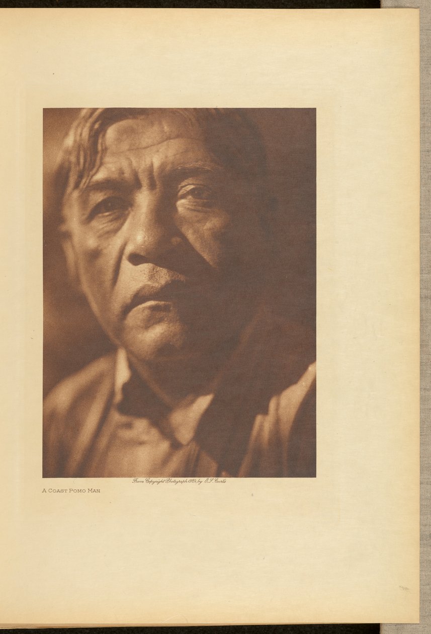 Um homem Pomo da Costa de Edward S. Curtis