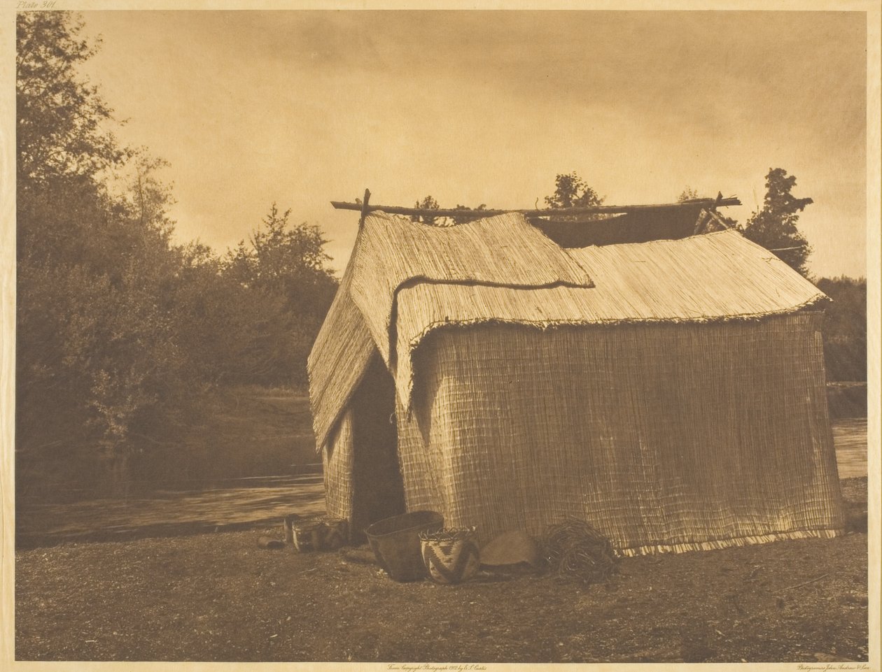 Uma casa de esteira - Skokomish de Edward S. Curtis