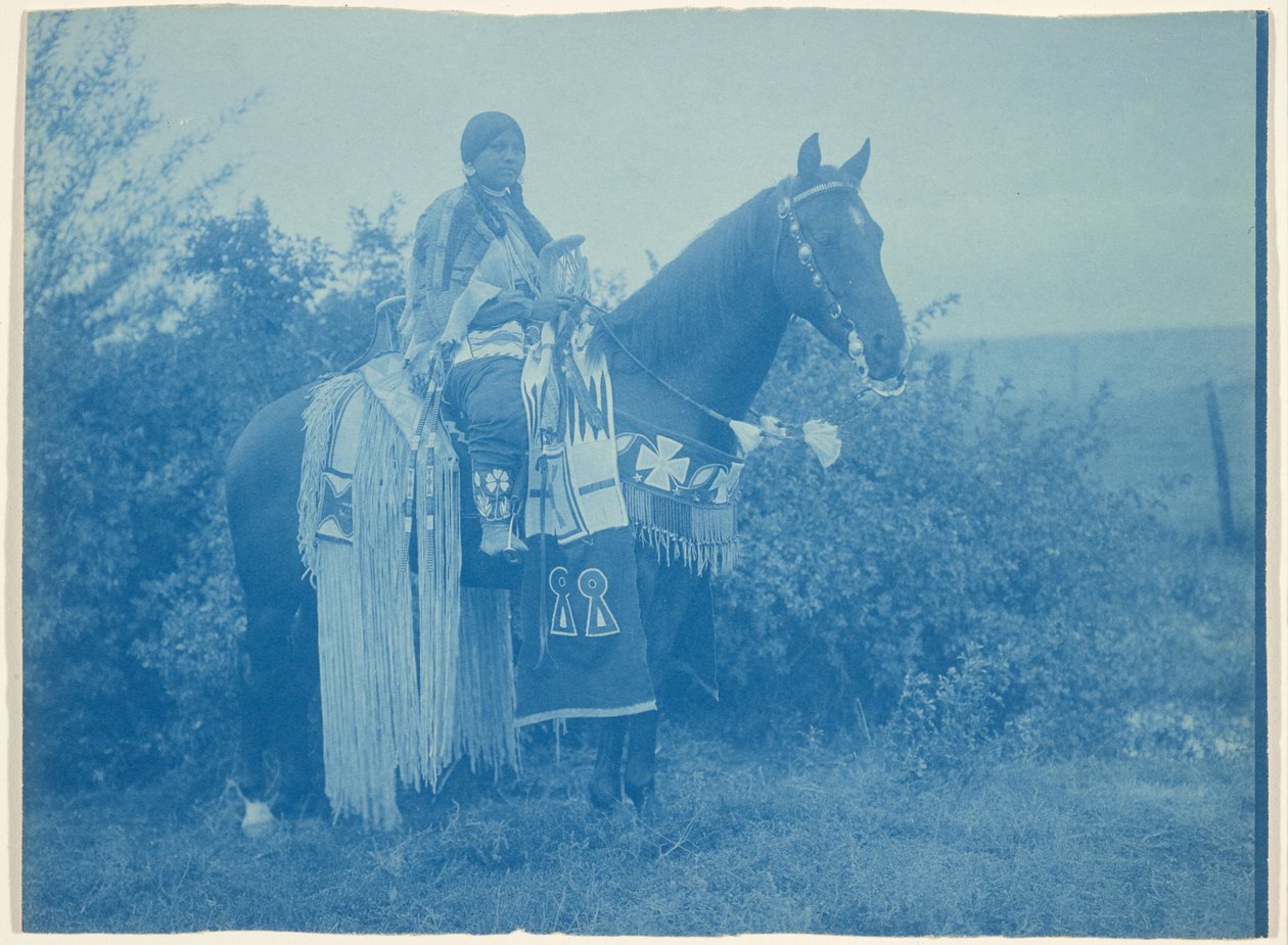 [Mulher Cayuse a cavalo] de Edward S. Curtis