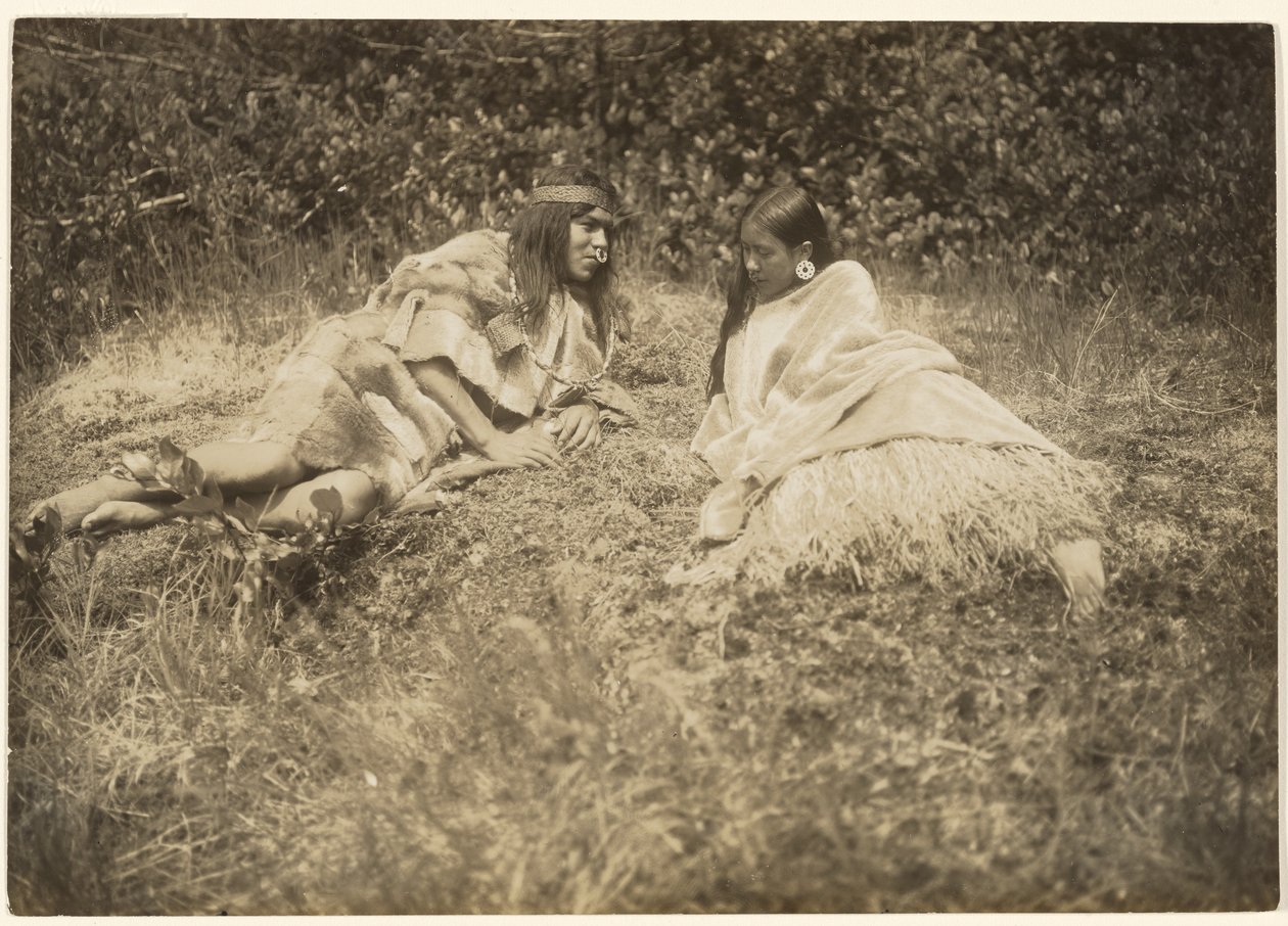 [Alcançarei a criada, e as palavras de amor e riqueza irão cortejá-la] de Edward S. Curtis