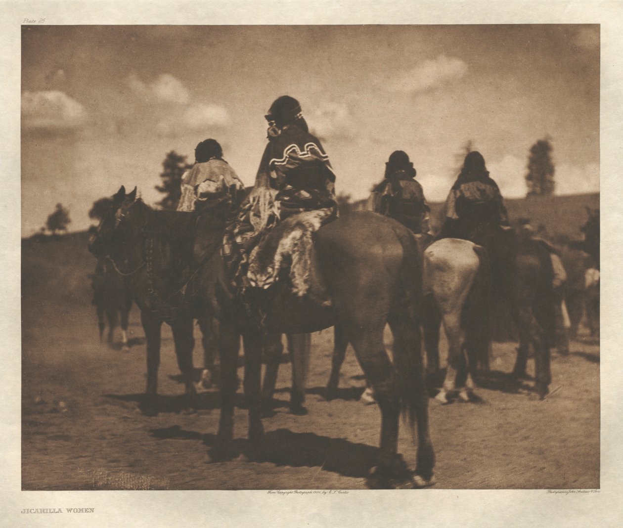Portfolio I, Chapa 25: Mulheres Jicarilla de Edward S. Curtis