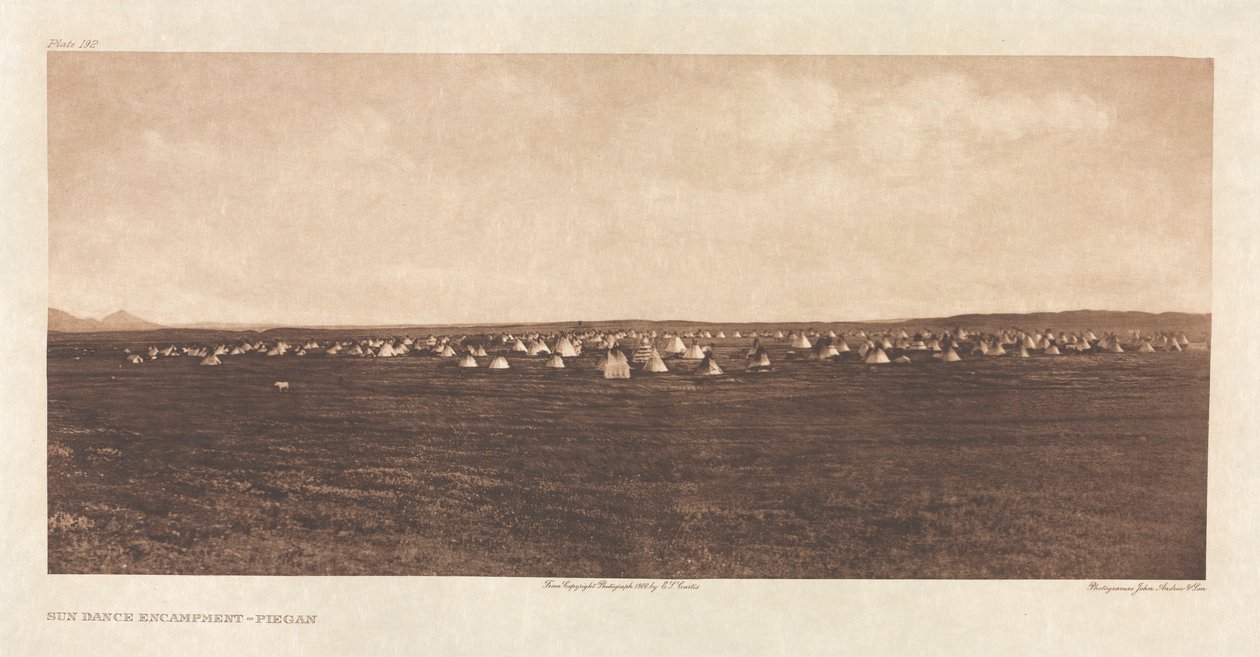Portfólio VI, Placa 192: Acampamento de Dança do Sol - Piegan de Edward S. Curtis