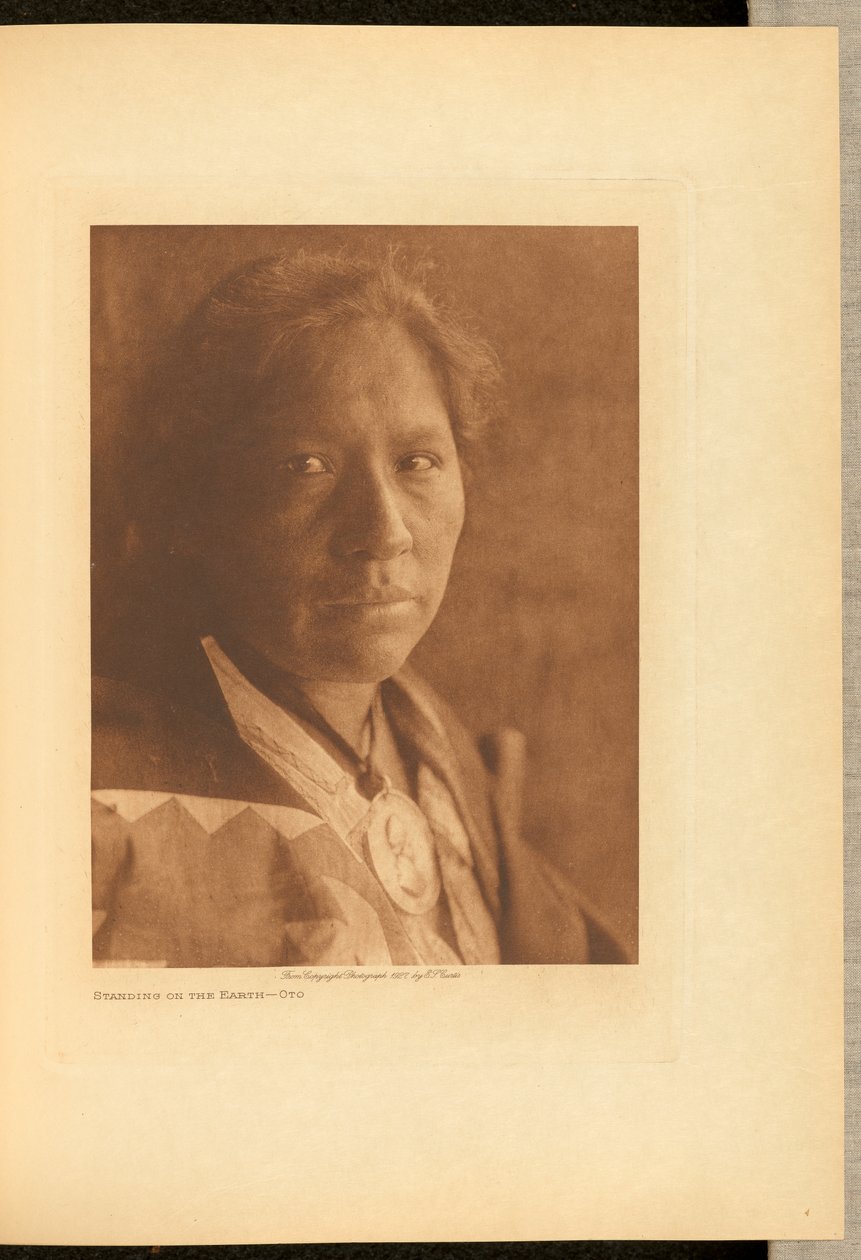 De pé sobre a terra - Oto de Edward S. Curtis