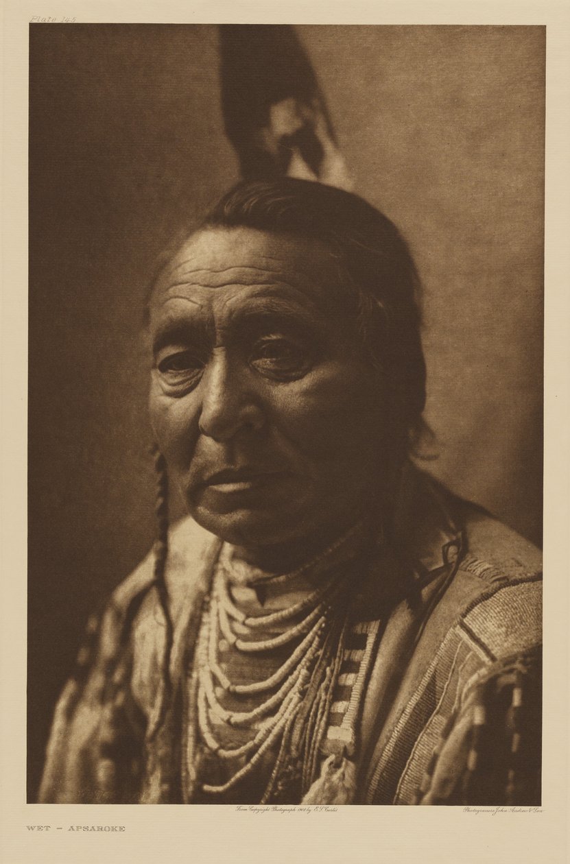 [Wet - um homem da tribo Apsáalooke] de Edward S. Curtis