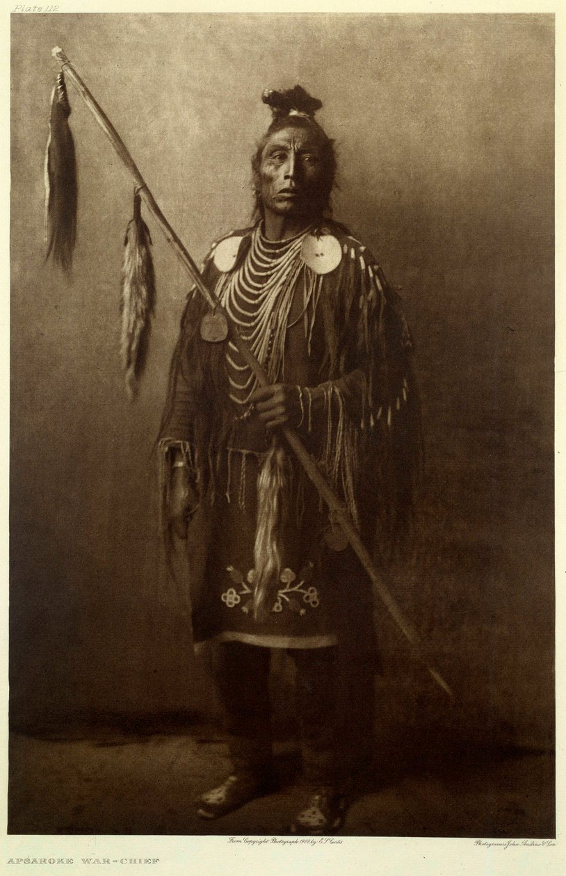 Índios americanos: Retrato de um Guerreiro de Apsaroke de Edward Sheriff Curtis