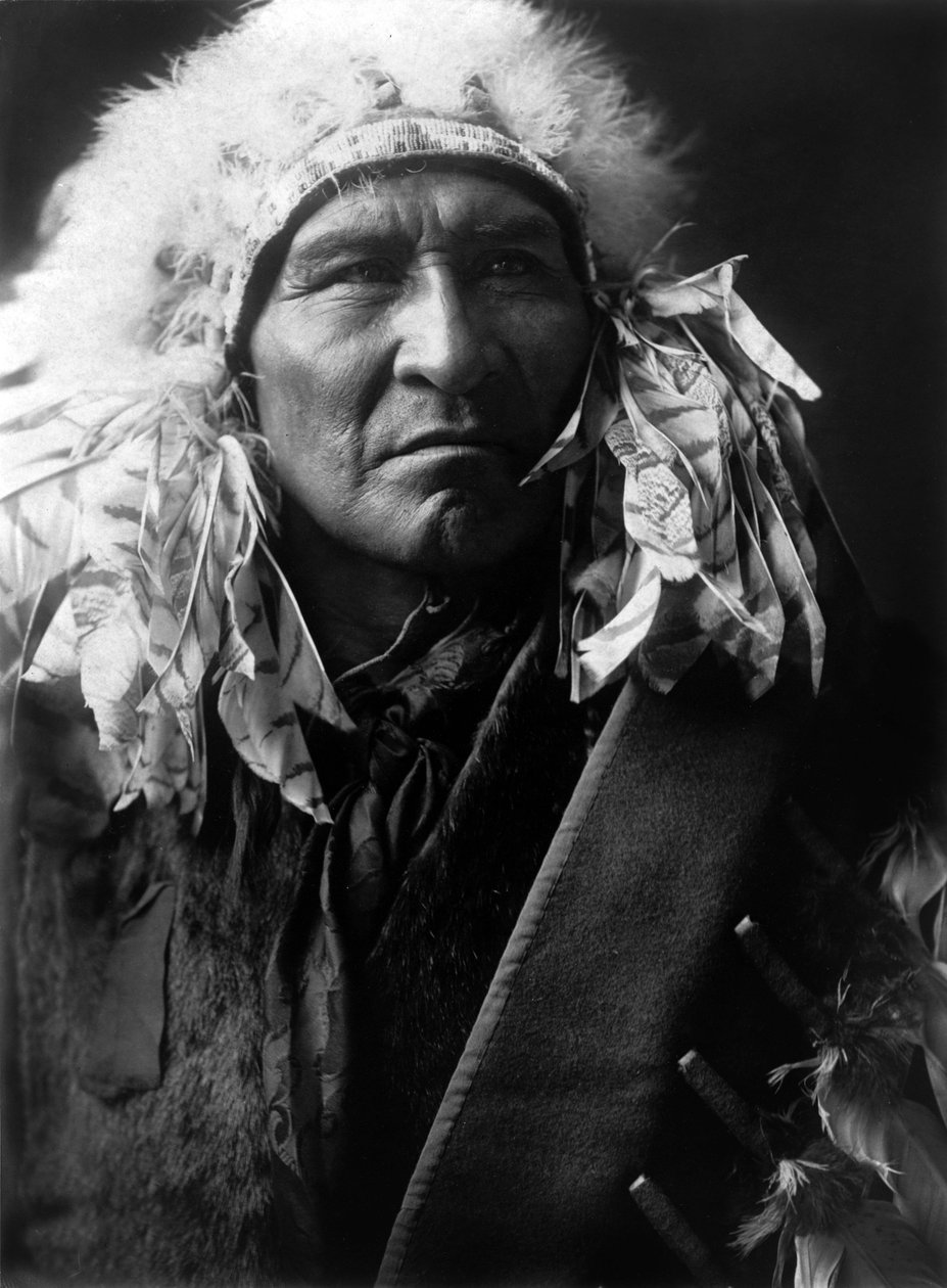 Pão, índio Apsaroke, c. 1908, foto Edward S. Curtis de Edward Sheriff Curtis
