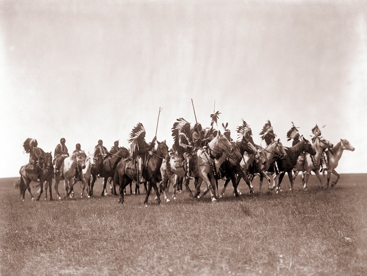 Brule Sioux War Party de Edward S. Curtis, c.1907 (impressão em prata tonificada) de Edward Sheriff Curtis