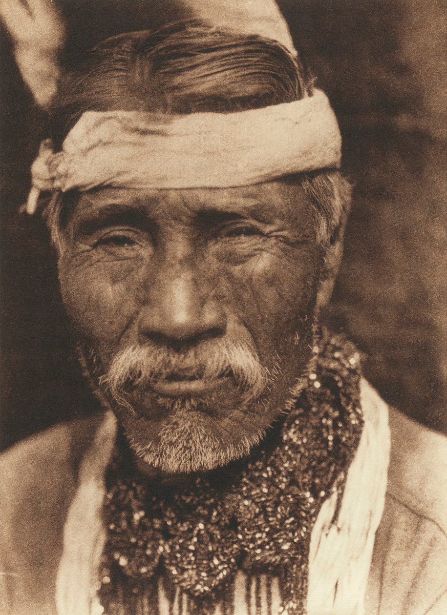 Grande plano de um velho índio norte-americano visto de frente de Edward Sheriff Curtis