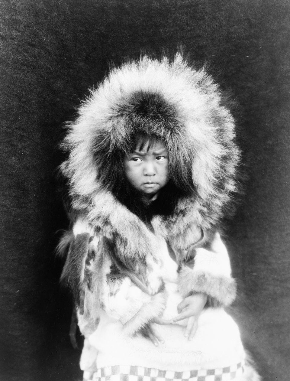 Criança esquimó de Noatak, Alasca, c.1929 (foto a p/b) de Edward Sheriff Curtis