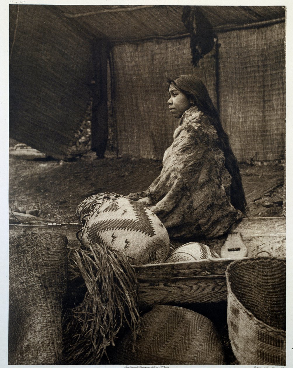 Índios da América: uma jovem índia, filha do chefe da tribo Skokomish de Edward Sheriff Curtis