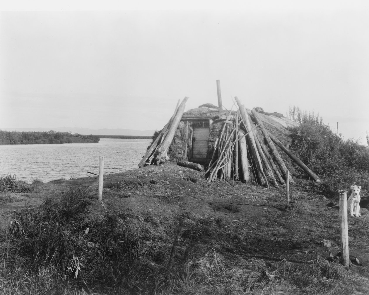 Sobre o rio Selawik, c.1929 (foto a p/b) de Edward Sheriff Curtis