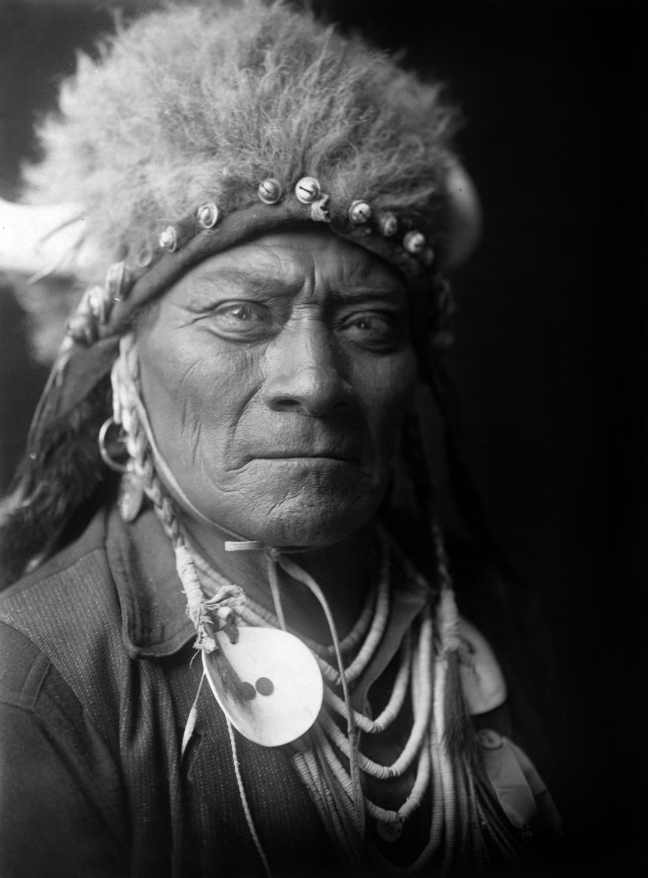 One Blue Bead, índio, c. 1908, foto Edward S. Curtis de Edward Sheriff Curtis