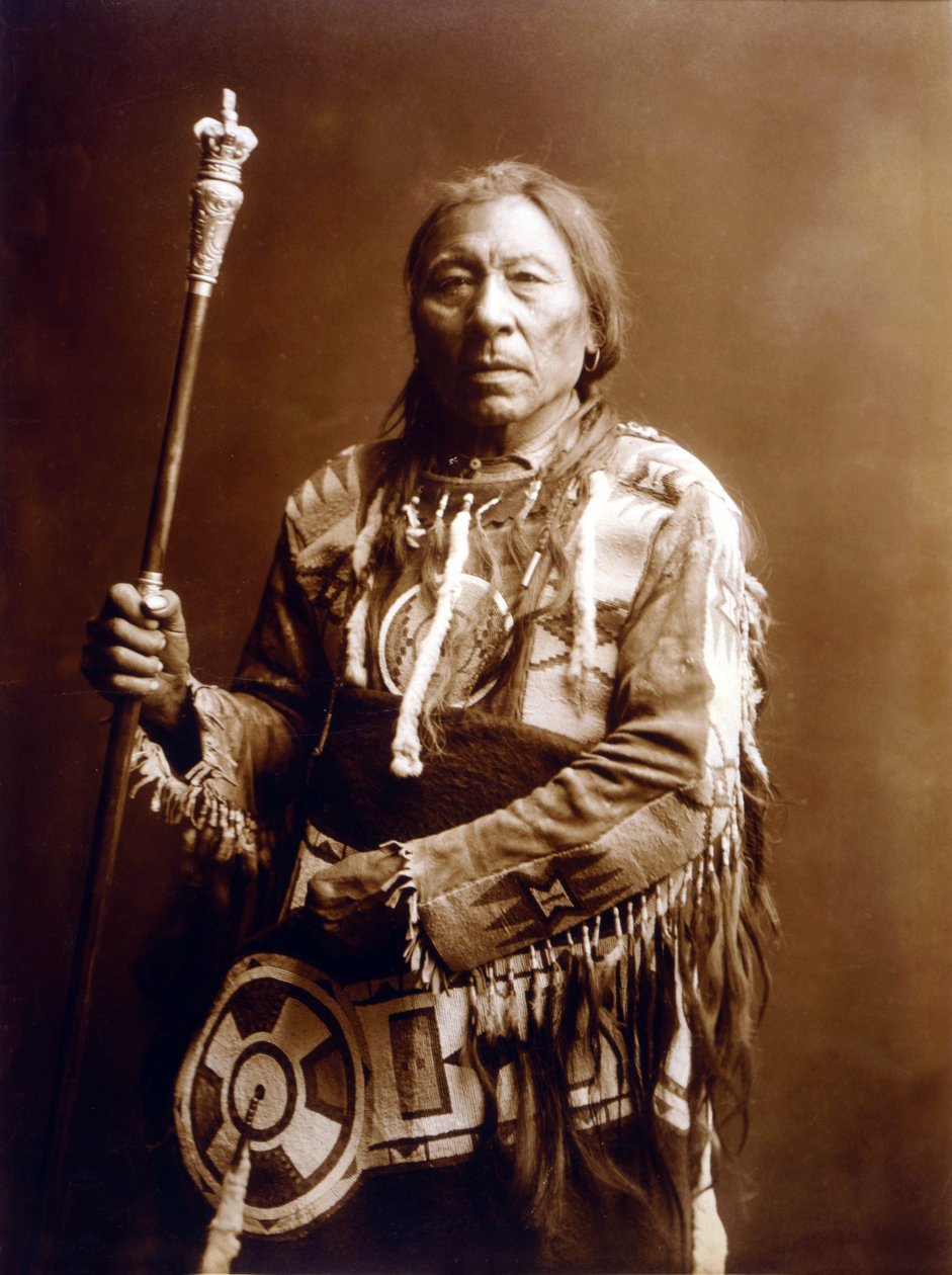 Coelho de corrida (Aatsista-Mahkan 1833-1911), Índio Blackfeet, c. 1900, foto Edward S. Curtis de Edward Sheriff Curtis
