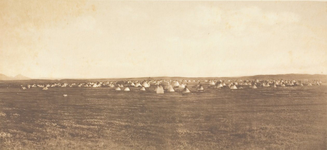 Acampamento de Dança do Sol - Piegan, 1900. de Edward Sheriff Curtis