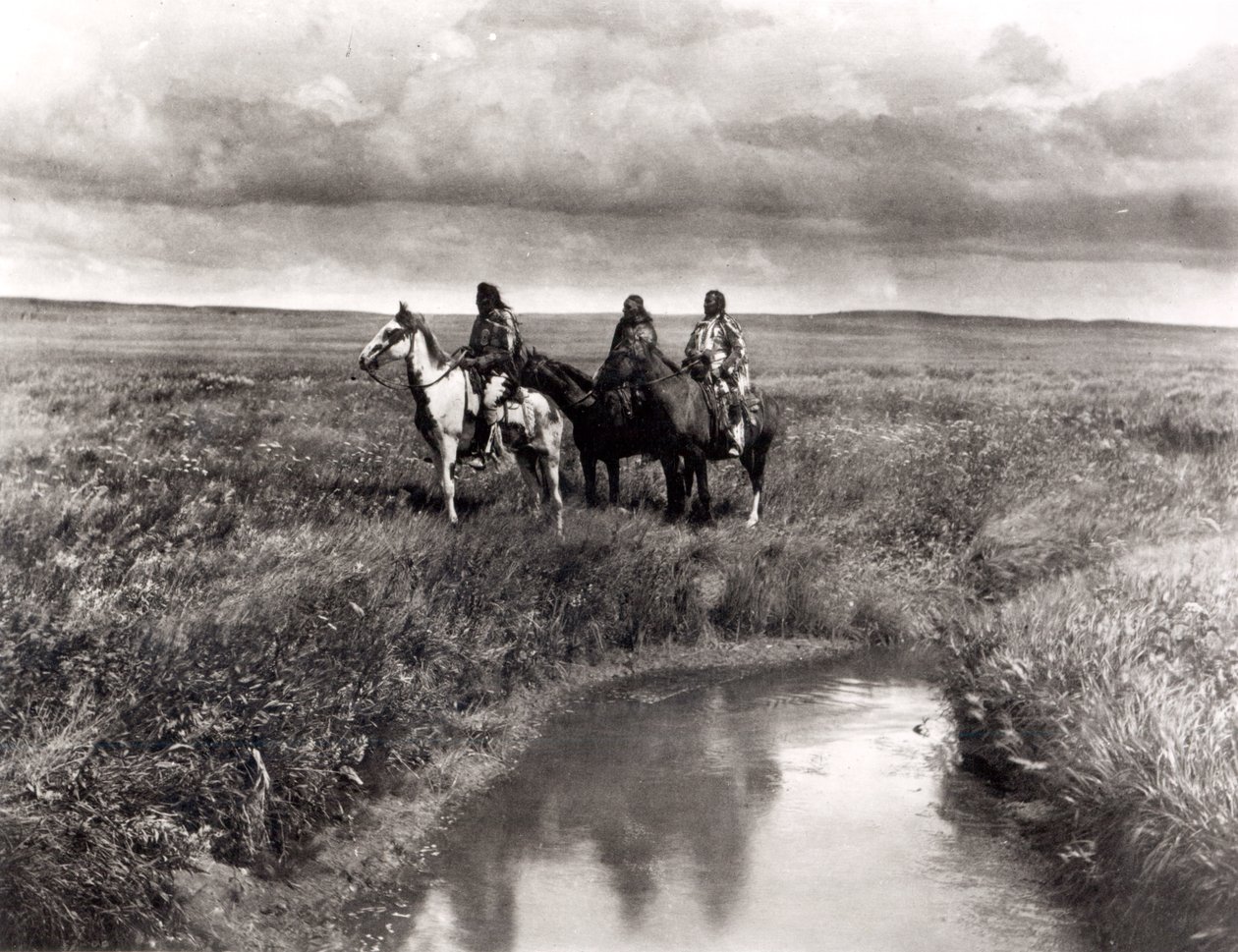 Três chefes índios americanos, c.1900 (fotogravura) (foto a preto e branco) de Edward Sheriff Curtis