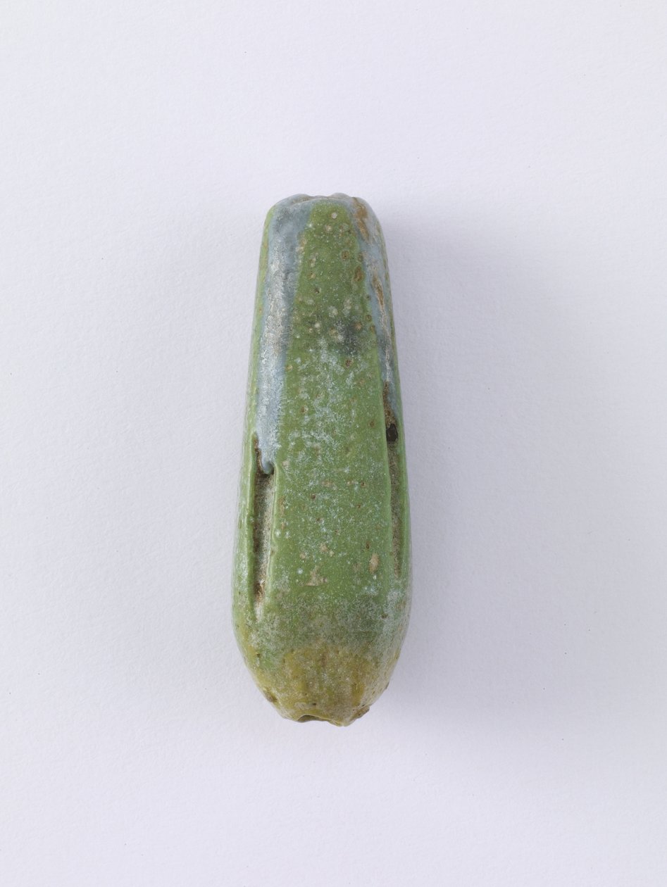 Pingente de contas em forma de flor fechada, possivelmente Período tardio ou Período de Saite, 664-525 aC (argila) de Egyptian