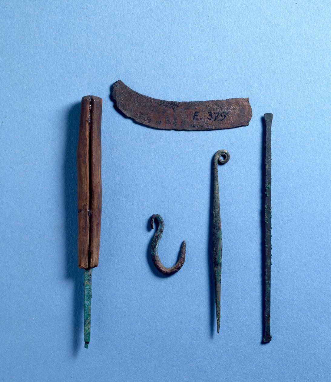 Cinzel, furador, faca e anzol (cobre) de Egyptian