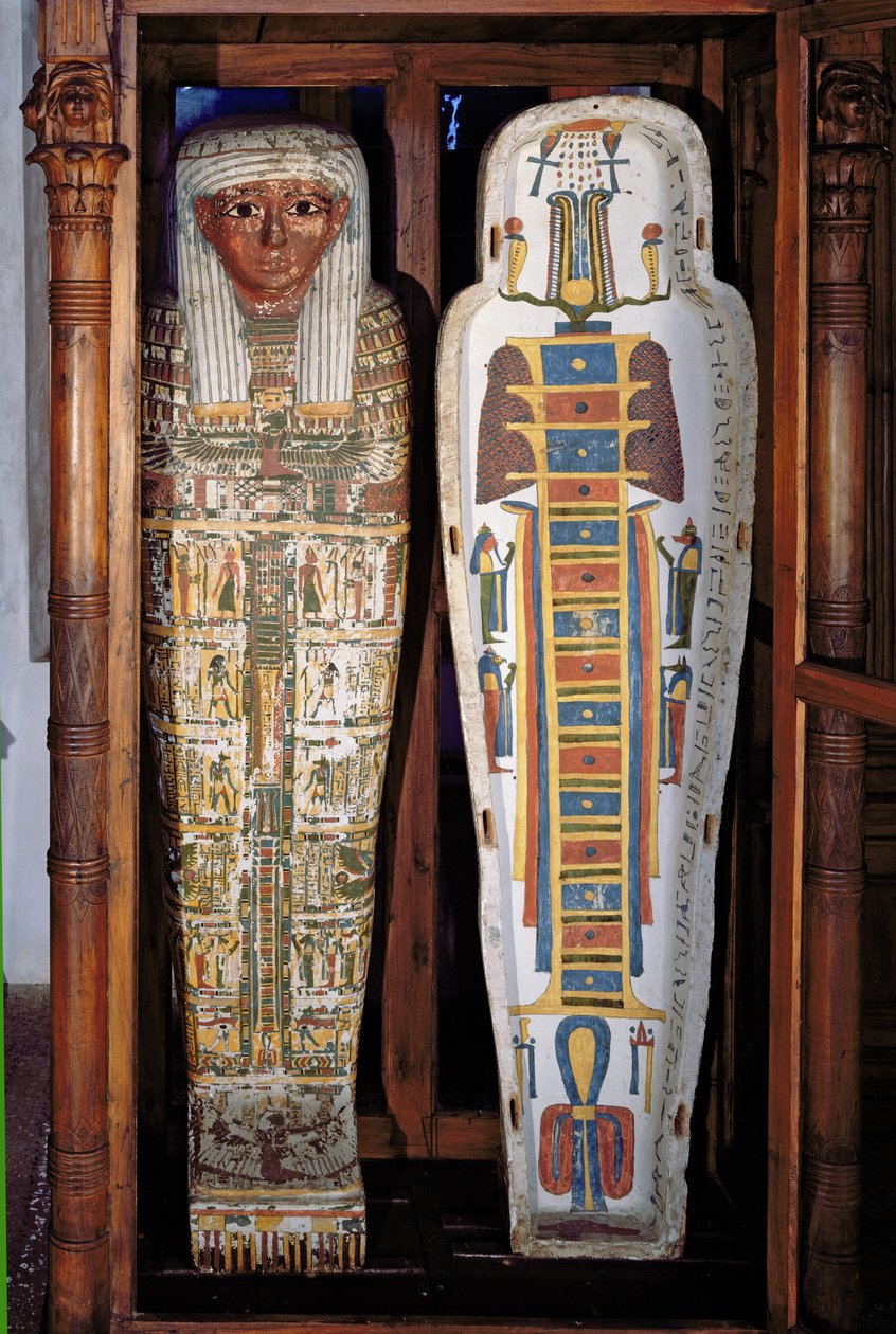 Sarcófago egípcio coberto com hieróglifos (madeira pintada) de Egyptian