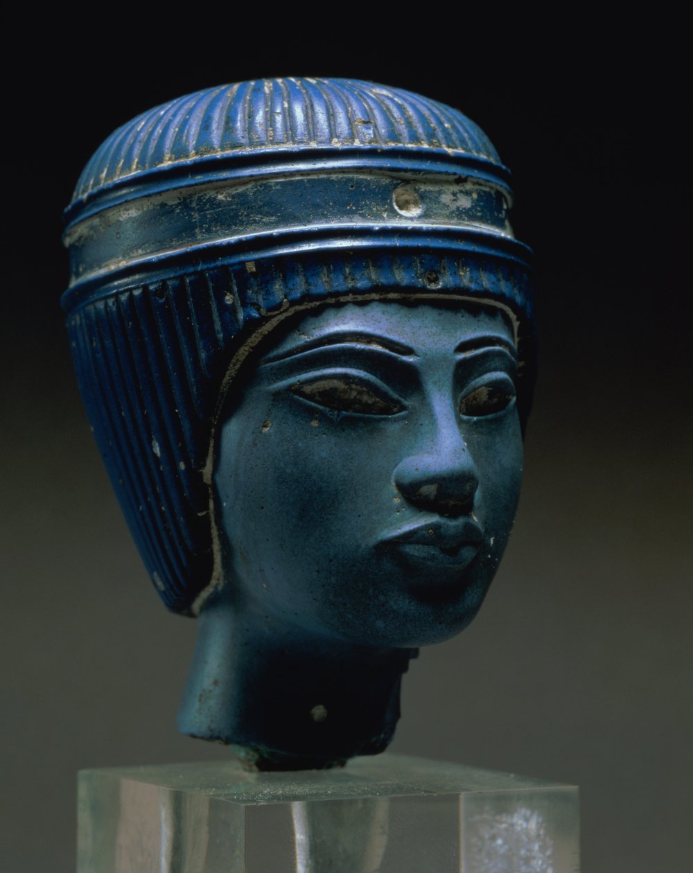 Cabeça real falsa, originalmente pensada para ser Tutancâmon (vidro prensado) (veja também 154086) de Egyptian