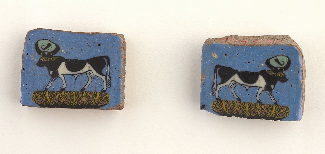 Placas de mosaico de um apis, ou touro sagrado de Memphis, período ptolomaico ao período romano, 100 aC-100 dC (vidro) de Egyptian