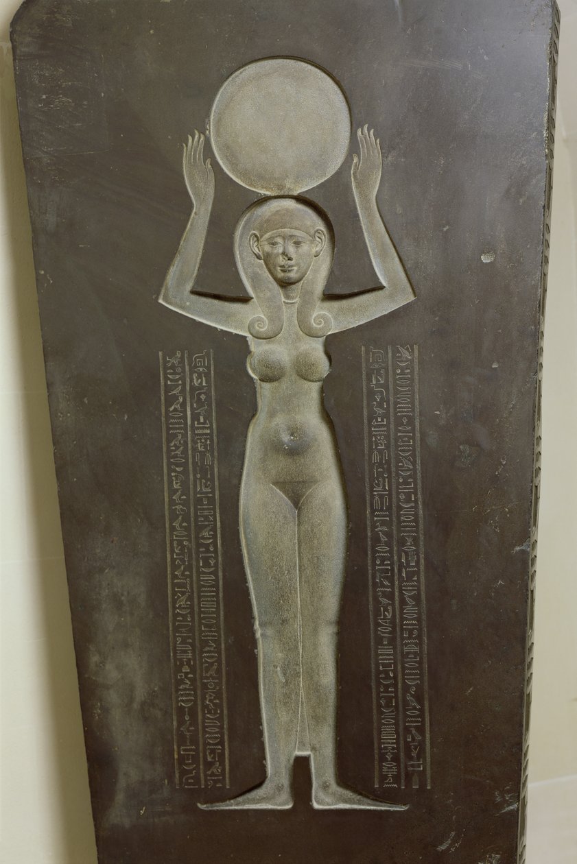 A Deusa Porca Levantando o Sol, do reverso da tampa do sarcófago de Djedhor, c.378-341 aC (basalto) de Egyptian