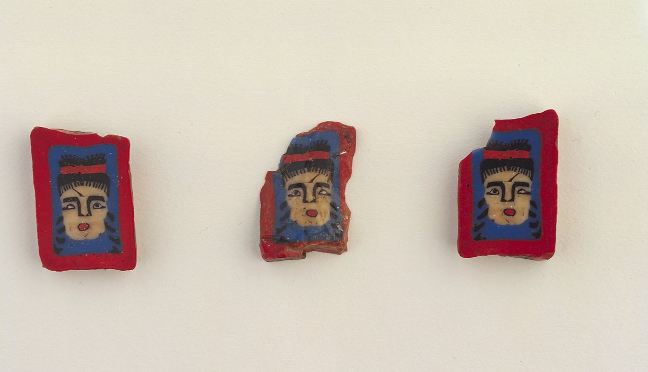Três placas de mosaico, período ptolomaico ao período romano, 100 aC-100 dC (vidro) de Egyptian