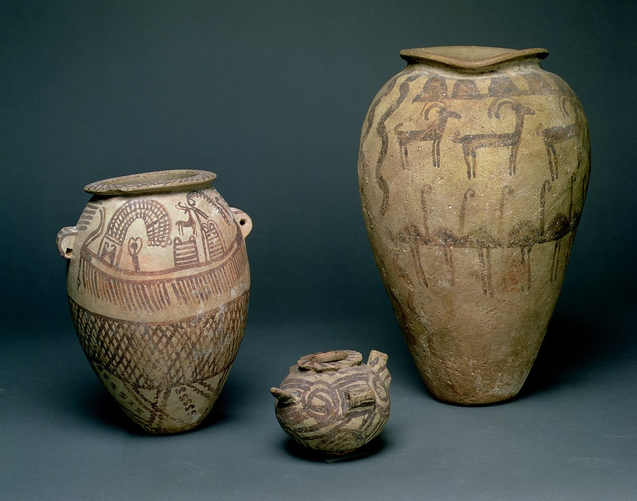 Vaso decorado com vários frisos de animais e padrões geométricos, egípcio, período Naqada I (4000-3500 aC) e período Naqada II (3500-3100 aC) (terracota) de Egyptian