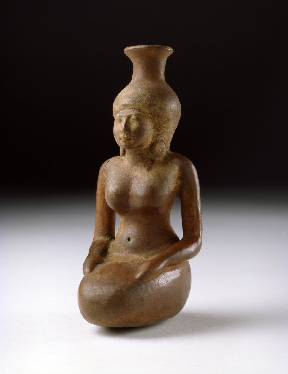 Navio em forma de um detalhe de cerâmica menina de 110040 de Egyptian