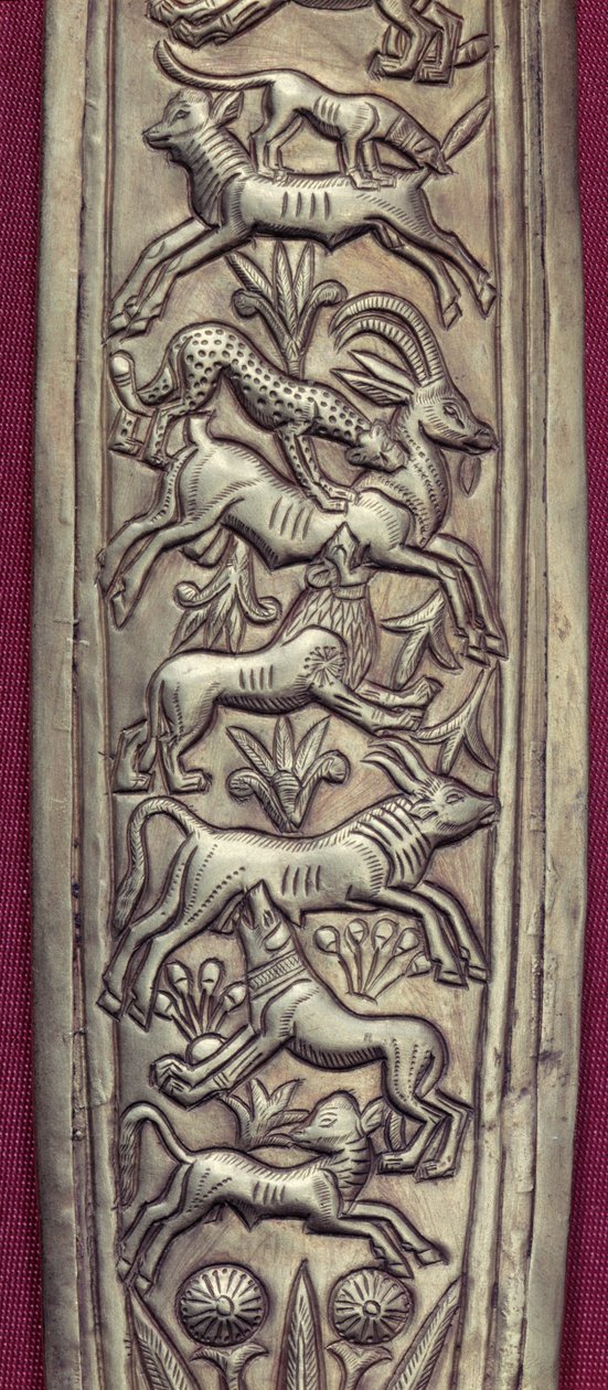 Antílope, veado e bezerro sendo atacado por um leopardo, um leão e um cão, detalhe da bainha de um punhal do tesouro de Tutancâmon, c.1340 aC ouro e ferro, ver também 3979 e 149453 de Egyptian 18th Dynasty