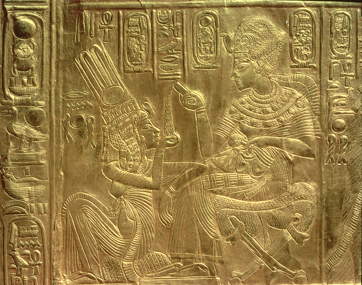 Detalhe do Santuário Dourado, Tutankhamuns Treasure (madeira coberta com uma camada de gesso e coverd com folha de ouro) de Egyptian 18th Dynasty