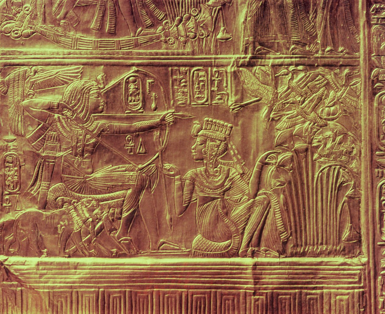 Detalhe do Santuário de Ouro, Tutankhamuns Treasure (madeira coberta com uma camada de gesso e coberta com ouro) de Egyptian 18th Dynasty
