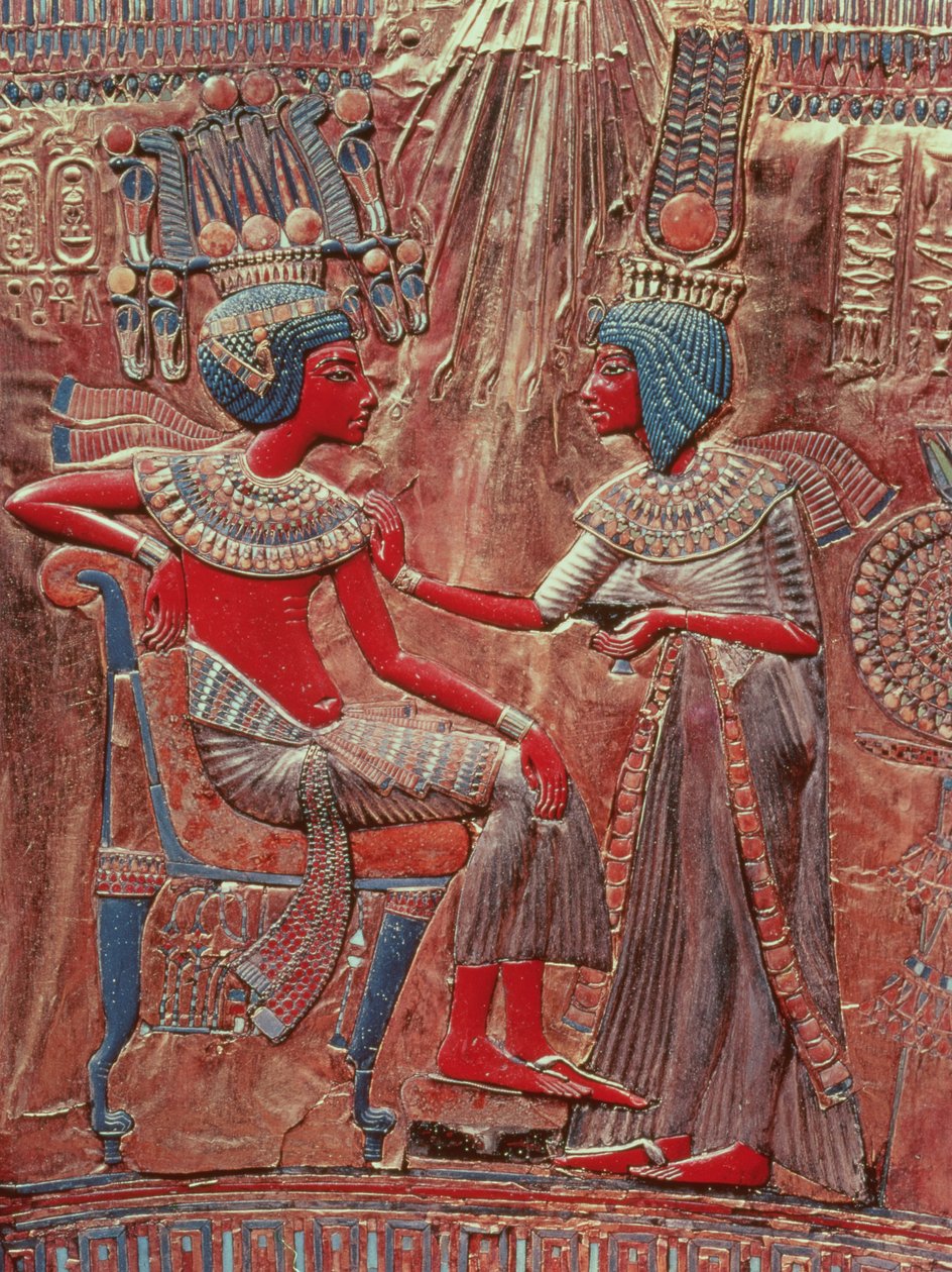 A parte de trás do trono de Tutancâmon representando a rainha Ankhesenamun, dando os toques finais no banheiro dos reis, New Kingdom, c.1340 aC (madeira com sobreposição de ouro e incrustações de vidro e semipréio de Egyptian 18th Dynasty