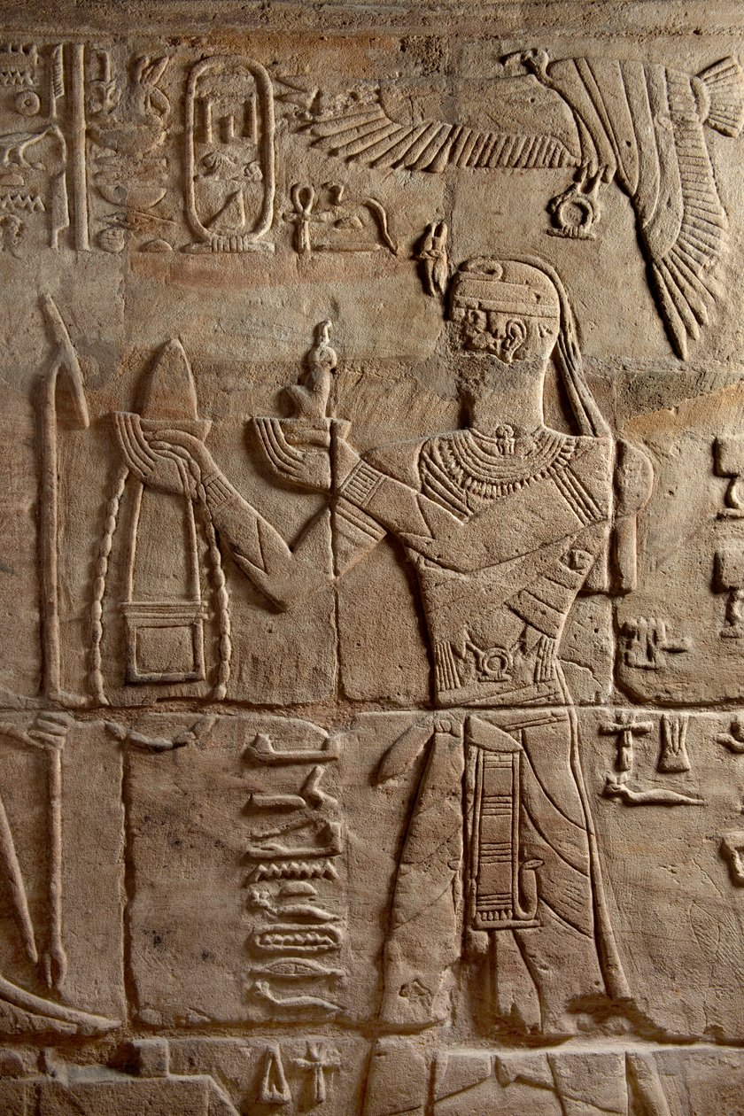 Alívio em um santuário erguido pelo faraó Taharqa na corte do templo de Amon construído por ele em Kawa na Núbia, 25 dinastia, período final, 690-64 aC arenito detalhe de 107896 de Egyptian 25th Dynasty